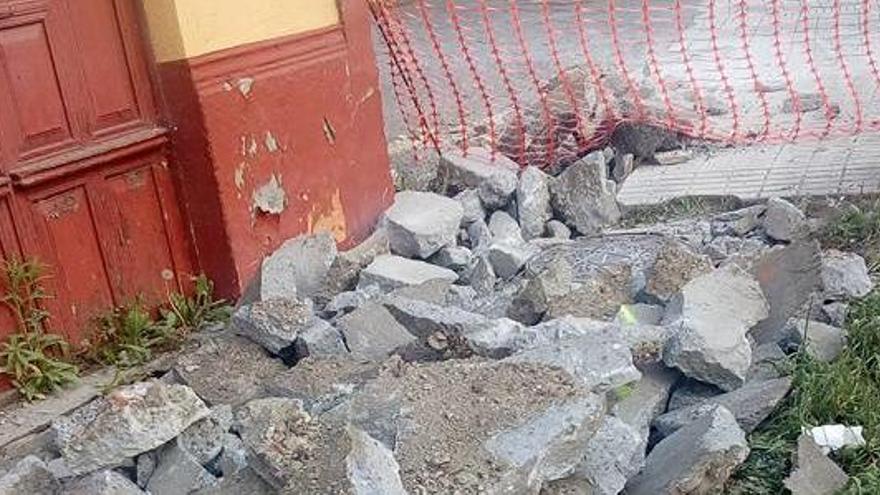 Comienzan las obras para mejorar la calle principal de Campomanes