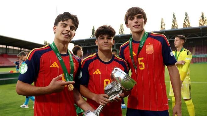 El Córdoba CF y media liga siguen de cerca al adamuceño Andrés Cuenca y a Morante, dos de los nuevos campeones de Europa sub-19