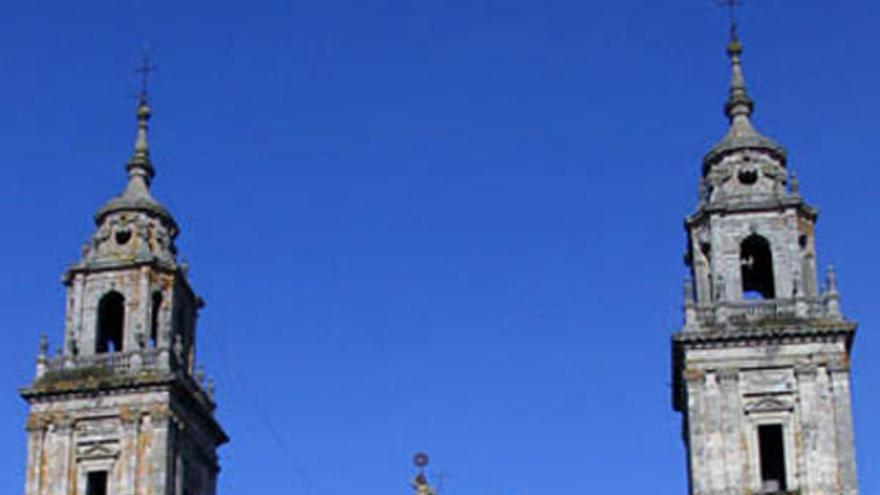 Fachada da catedral de Lugo, desde a que varios lalinenses teñen exercido como bispos diocesanos.