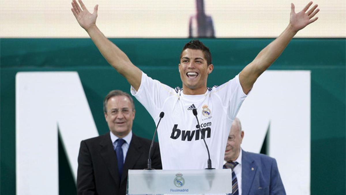 Cristiano, durante su presentación en 2009 junto a Florentino