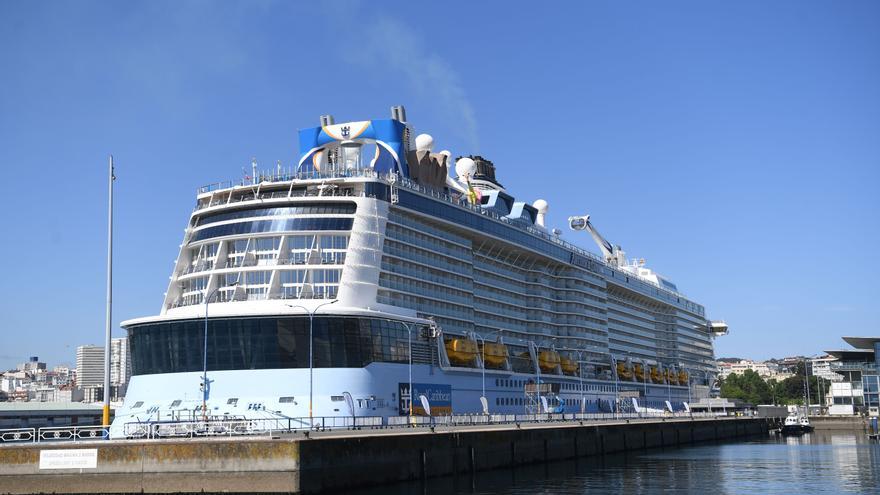 Hoy visita A Coruña el barco más grande que jamás ha atracado en la ciudad, un crucero con 5.000 personas a bordo