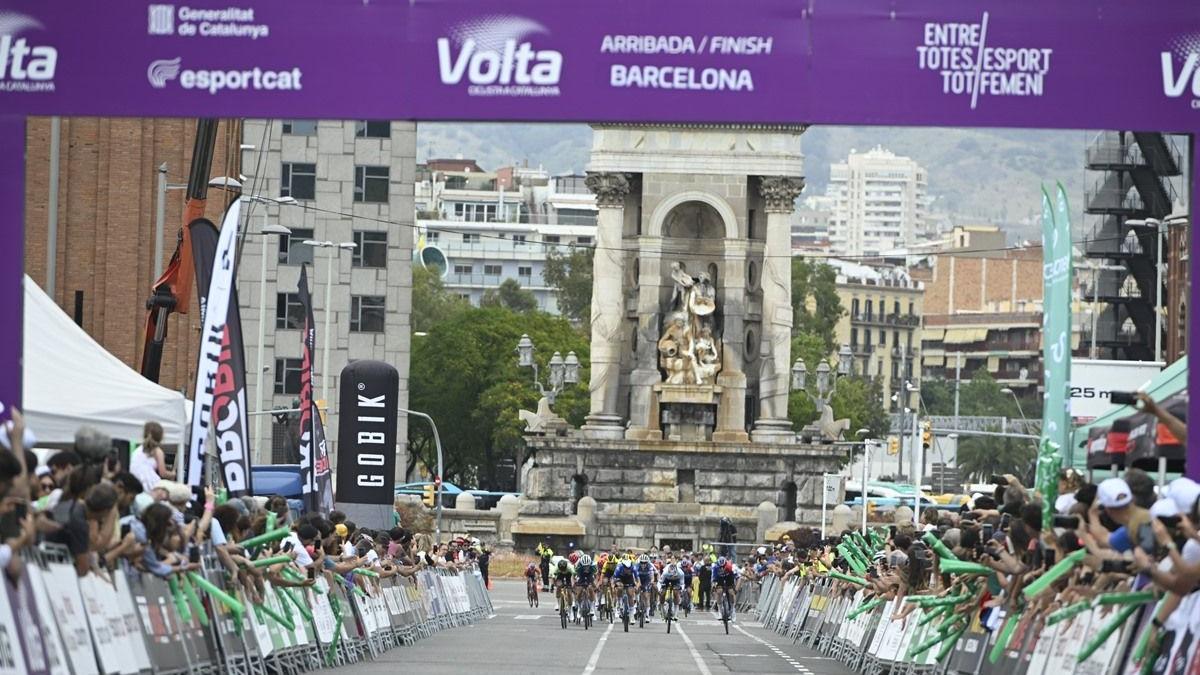 Llegada al sprint en la última etapa del año pasado, en Montjuic