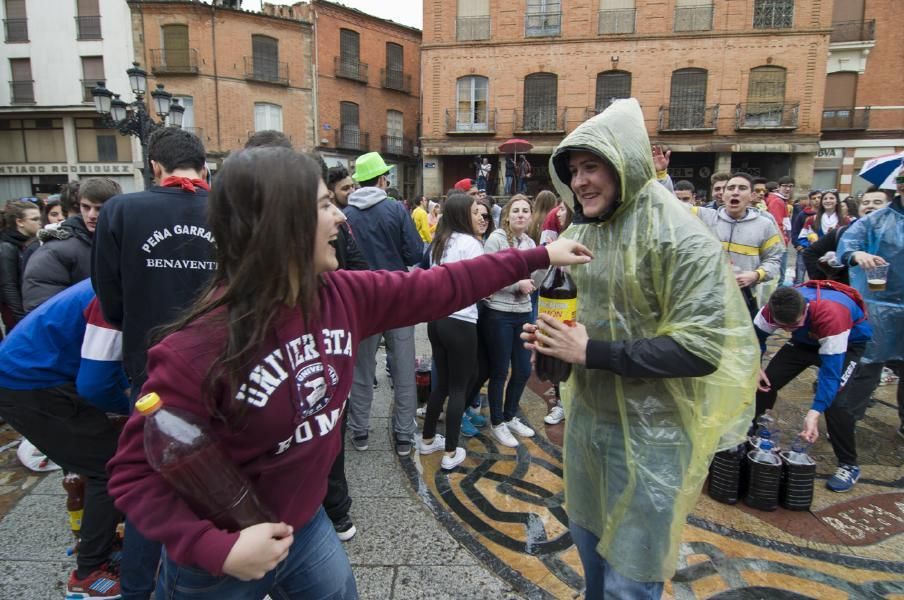 La lluvia no restó ambiente a la petición del Toro