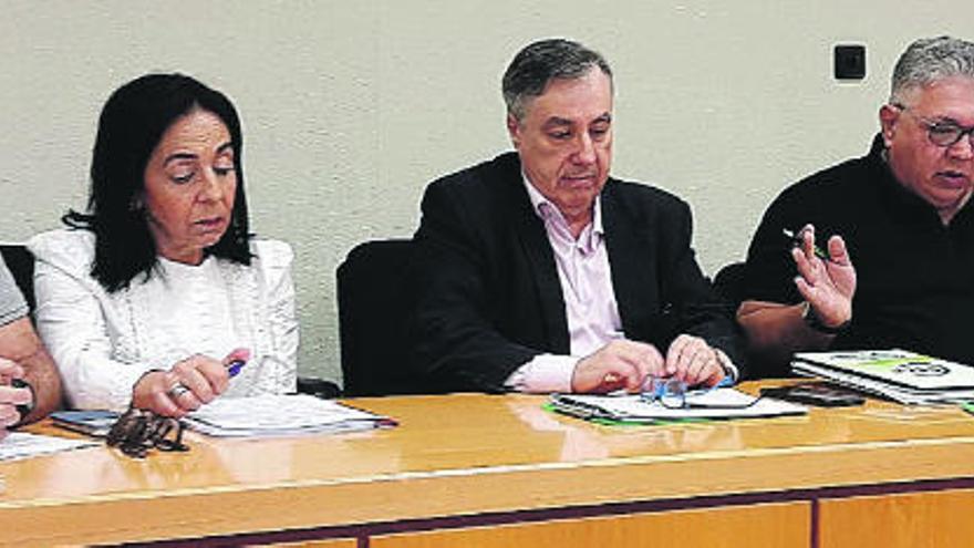 David Ortuño (IC), Dulce Paz (CCOO), Miguel Ángel Thous, Mario Sicilia (CSIF) y Desirée Guevara (STAJ).