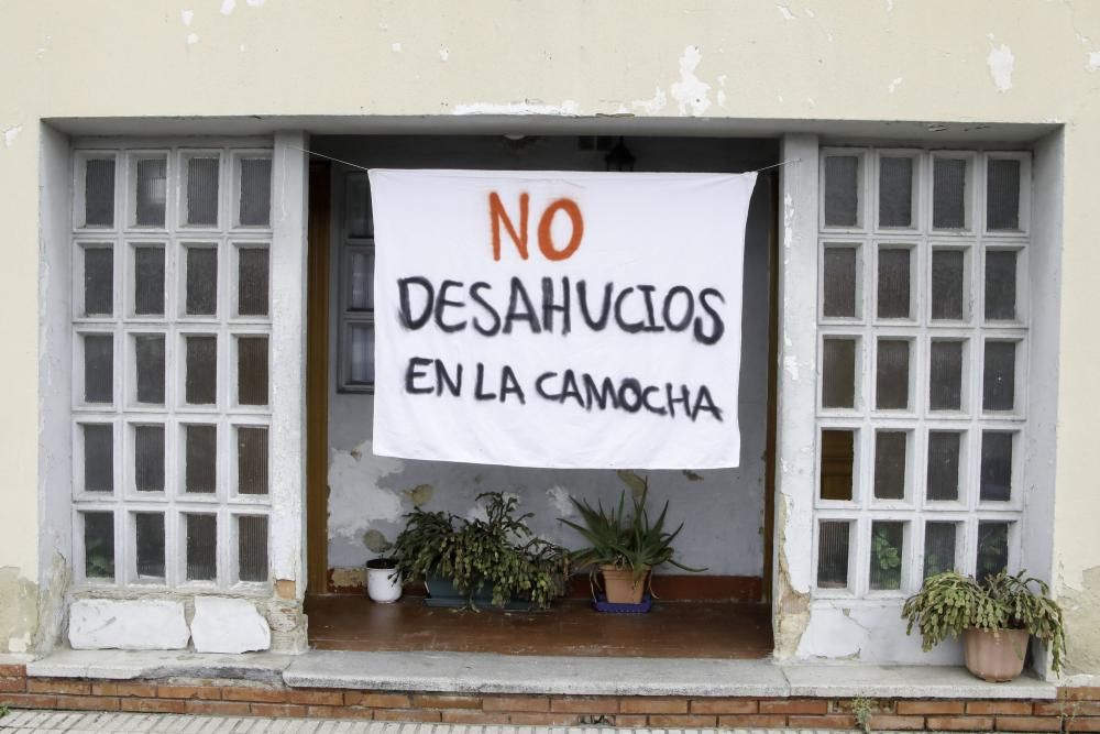 Acción solidaria con vecinos de La Camocha