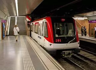Barcelona pide más transporte metropolitano para afrontar su reto demográfico: "El metro debe llegar a Esplugues y más lejos a Badalona"