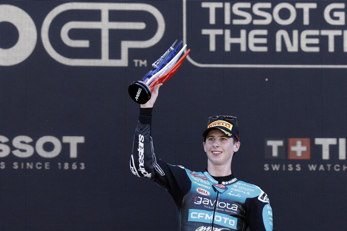 Assen (Netherlands), 28/06/2026.- Maximo Quiles of Spain on his KTM celebrates the victory of the Moto3 race during the Motorcycling Grand Prix of the Netherlands at TT Circuit in Assen, the Netherlands, 28 June 2026. (Motociclismo, Países Bajos; Holanda, España) EFE/EPA/VINCENT JANNINK