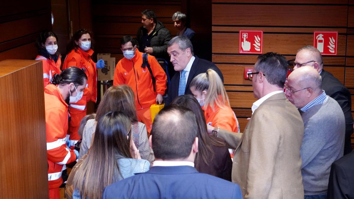 Servicios sanitarios en las Cortes regionales.