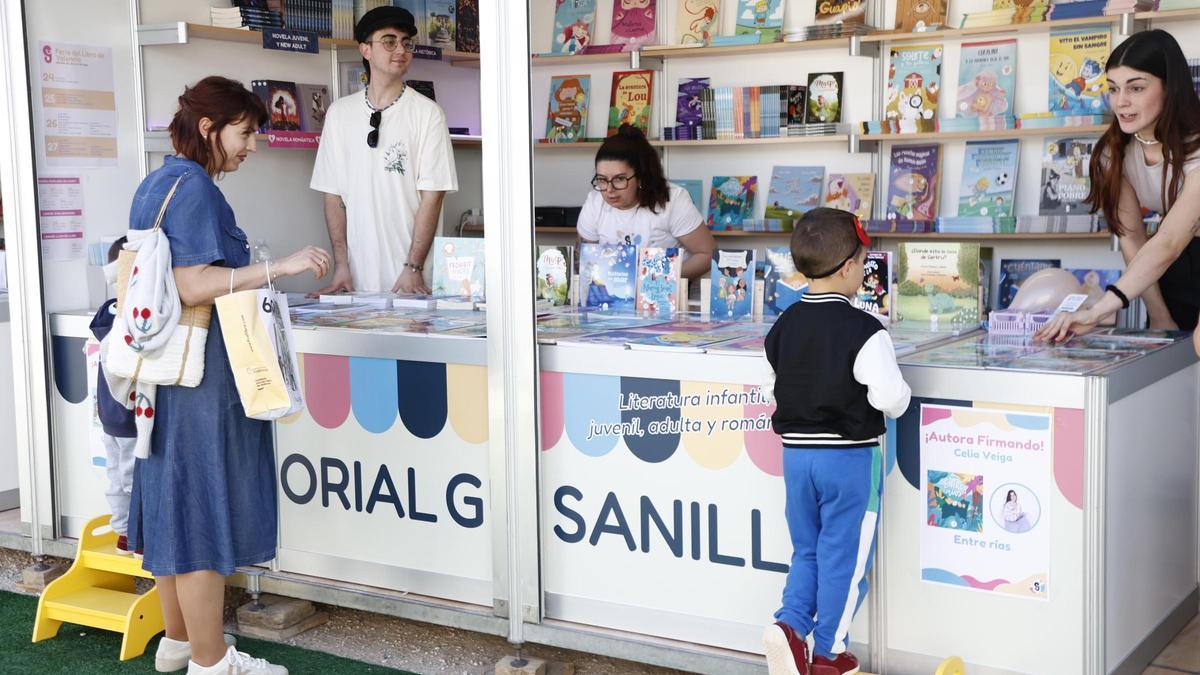 A la Fira del Llibre hi ha oferta per a totes les edats.