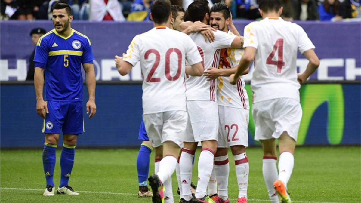 España, de blanco, superó por 3-1 a Bosnia en el último amistoso