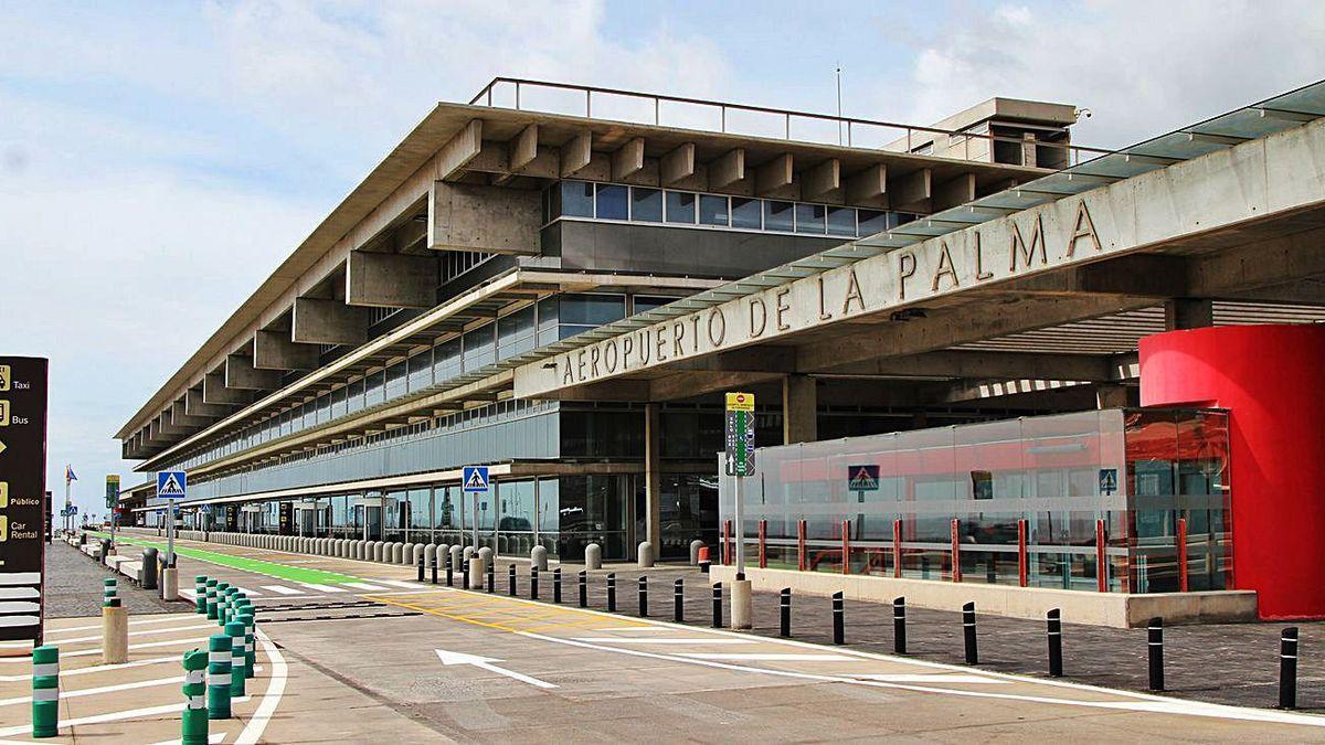 Entrada a la terminal del aeropuerto de La Palma