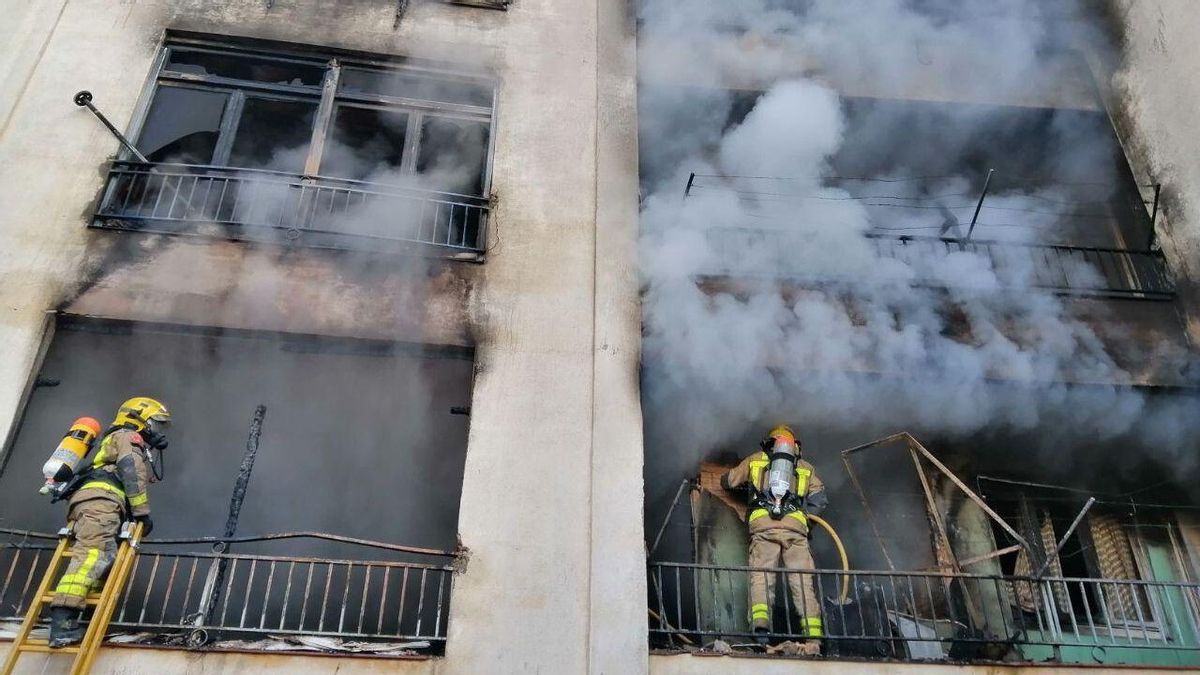 Un centenar d’evacuats per un incendi a Solsona Un centenar d’evacuats per un incendi a Solsona