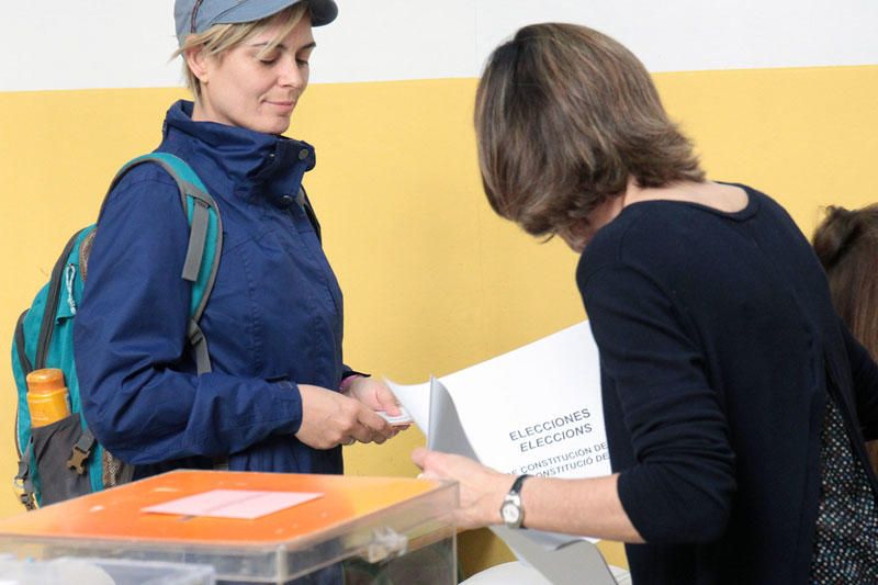 Los valencianos votan en las elecciones autonómicas 2019