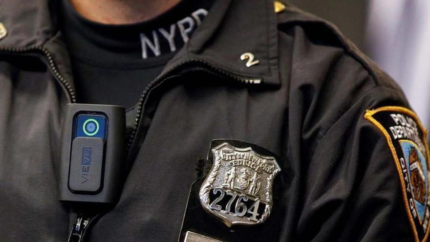 Policía de Nueva York detiene a sospechoso tras persecución a caballo