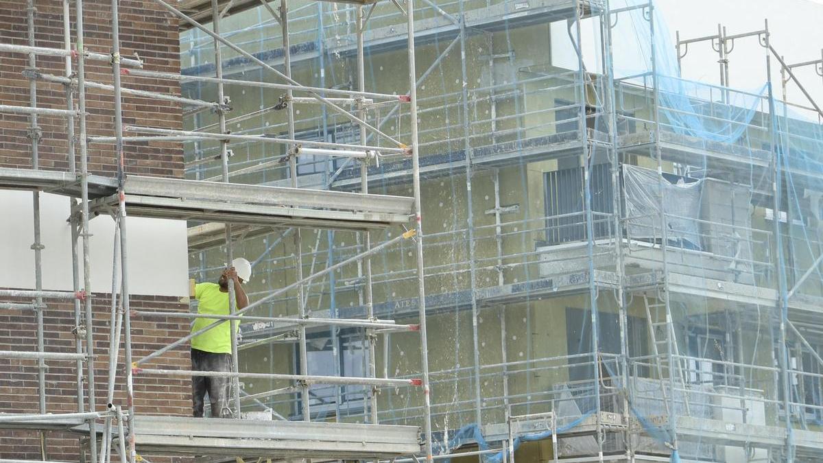 Alicante registra un déficit de 12.091 viviendas frente a los hogares creados en 2025