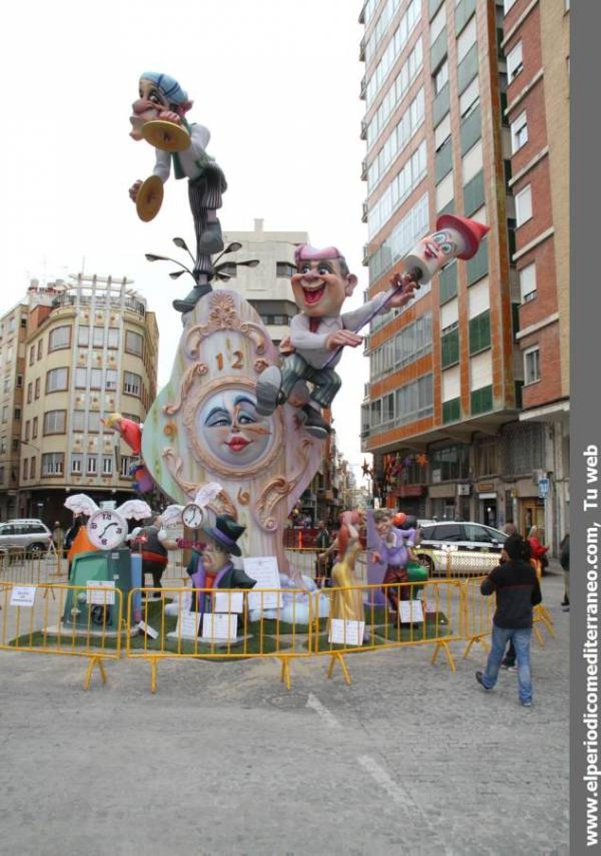 Las reinas falleras de Burriana visitan los monumentos