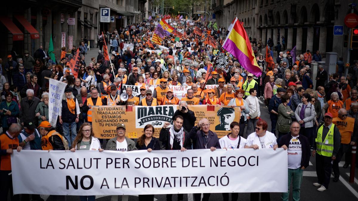 Unas 2.500 personas se manifiestan en Barcelona por la sanidad pública y el derecho a la salud por delante del "negocio"