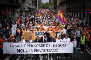 Unas 2.500 personas se manifiestan en Barcelona por la sanidad pública y el derecho a la salud por delante del "negocio"