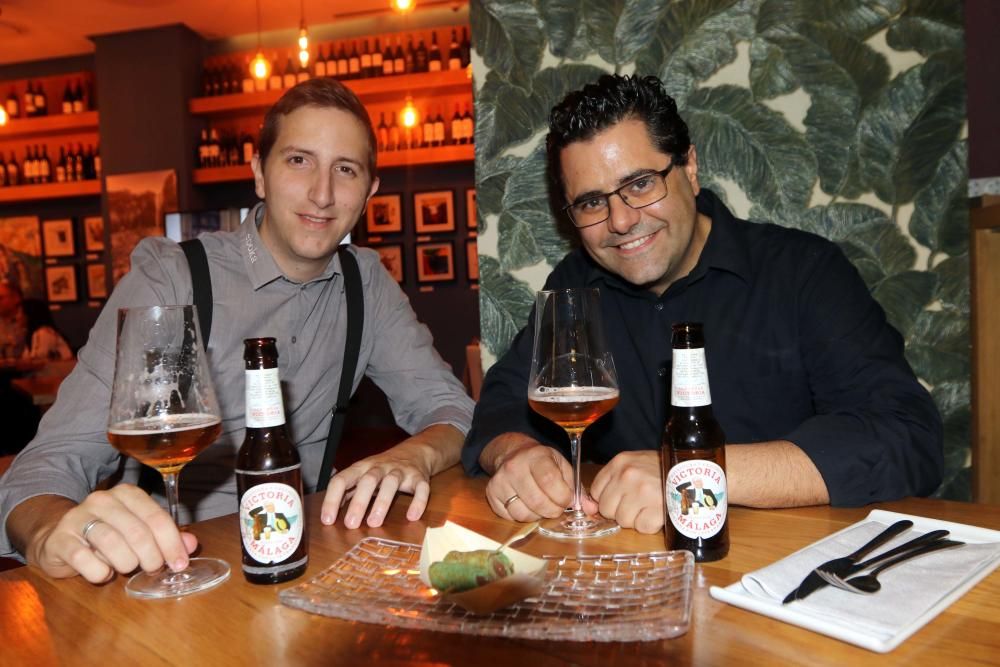 Antonio Mellado y Antonio Fernández en EBoka con el único postre de la Ruta Málaga de Tapeo.