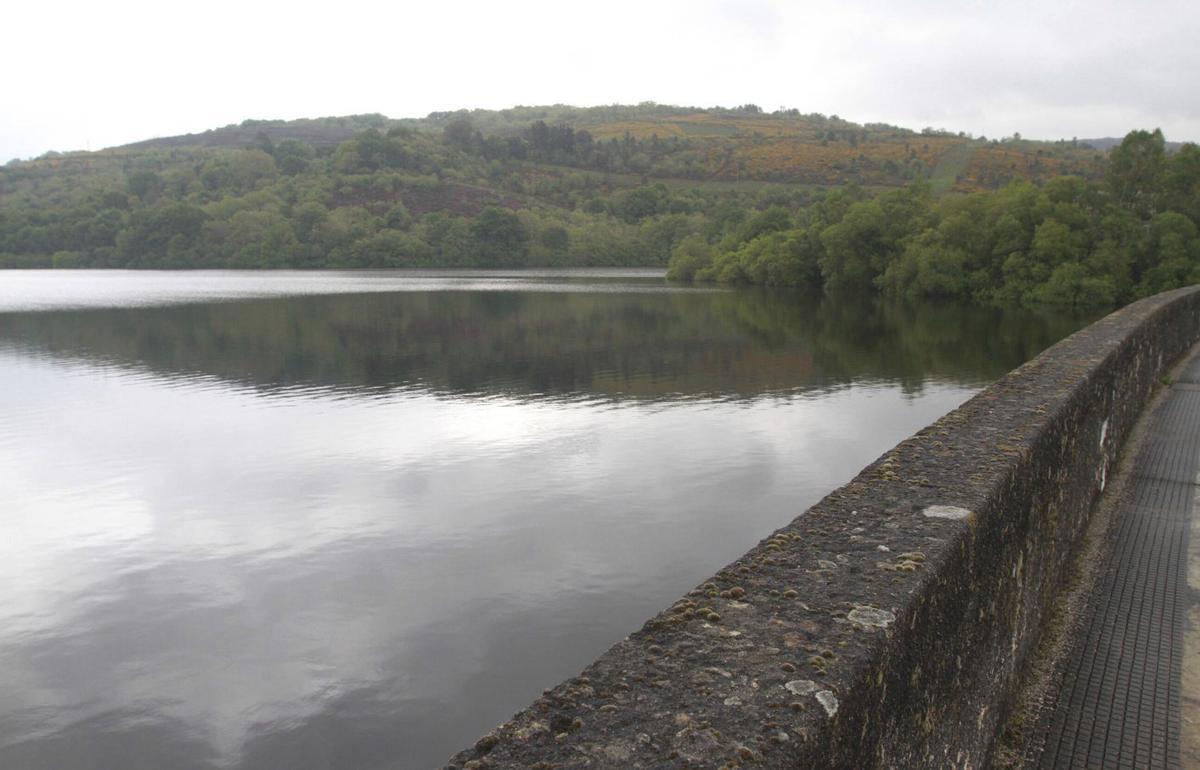 El embalse de As Conchas se encuentra al 49%, frente al 31% del año pasado. |  Iñaki Osorio