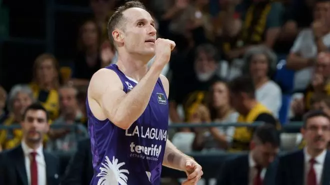 El 'cuarentón' Marcelinho impide la victoria leridana