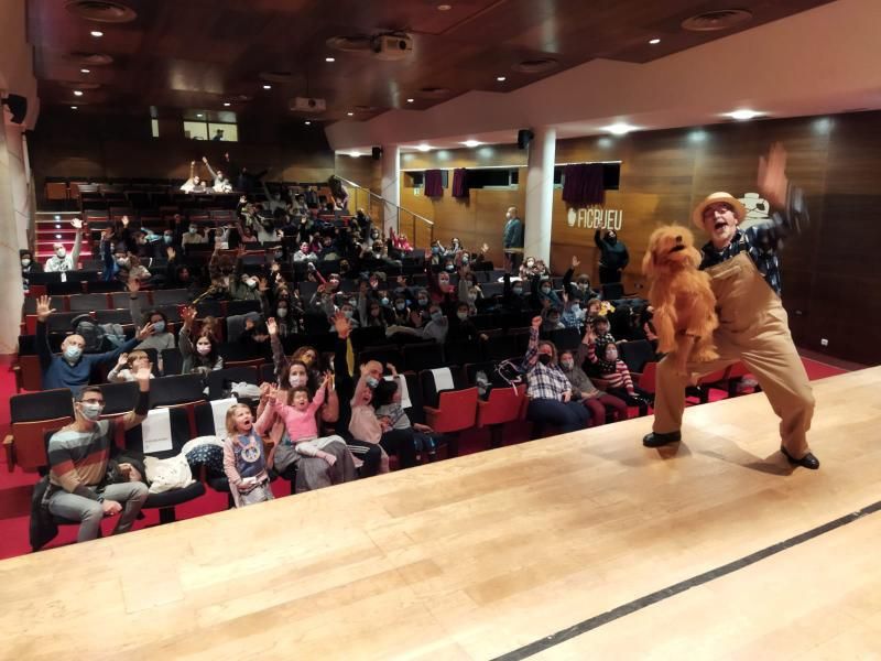 Teatro infantil sobre la igualdad en Bueu.   | G.N.