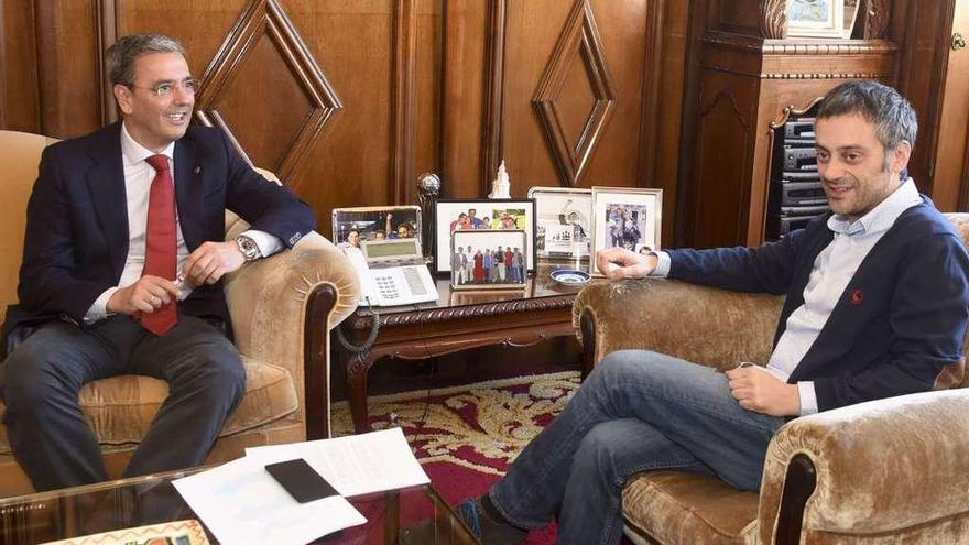 García y Ferreiro, durante su reunión, ayer, en el Concello.