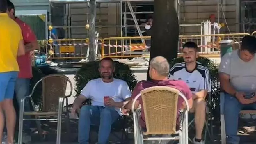 Acampada indefinida de los trabajadores de TYC Narcea en Oviedo para exigir la reactivación de la mina de Vega de Rengos: "Estamos recibiendo mentira tras mentira"