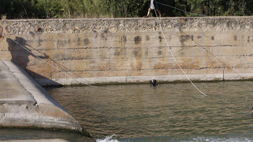 &quot;No lo pensé, vi que se lo tragaba el agua y me lancé a por el chiquillo&quot;