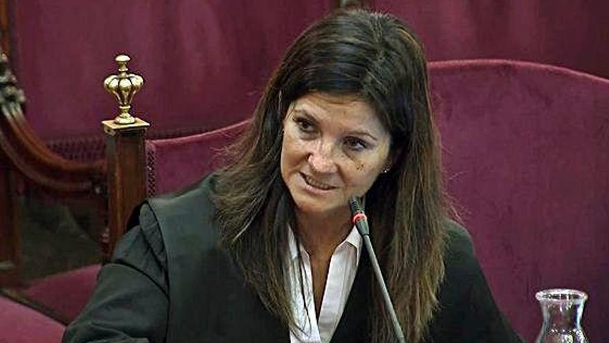 L&#039;advocada de l&#039;Estat Rosa Seoane exposant les conclusions.