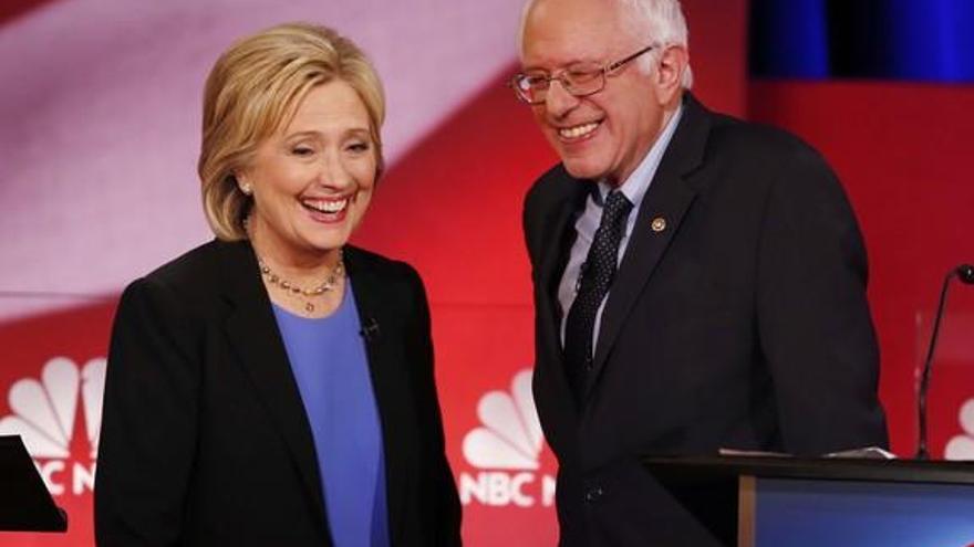 Sanders mete miedo a Clinton en el cuarto debate demócrata