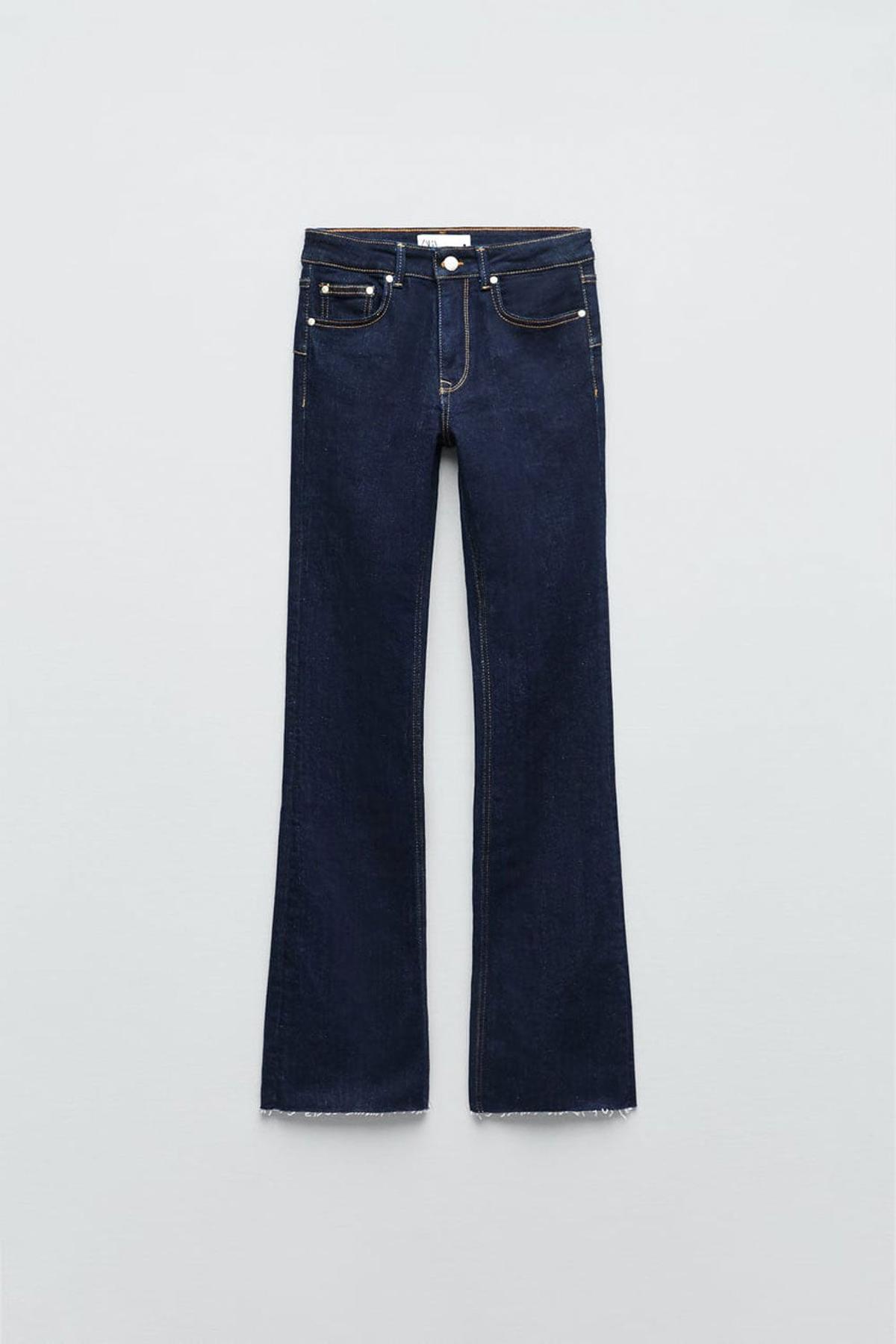 Jeans bootcut de Zara (precio: 29,95 euros)