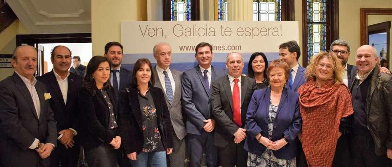 Expedición de la comarca de O Salnés que acudió ayer a la Casa de Galicia en Madrid. // FdV