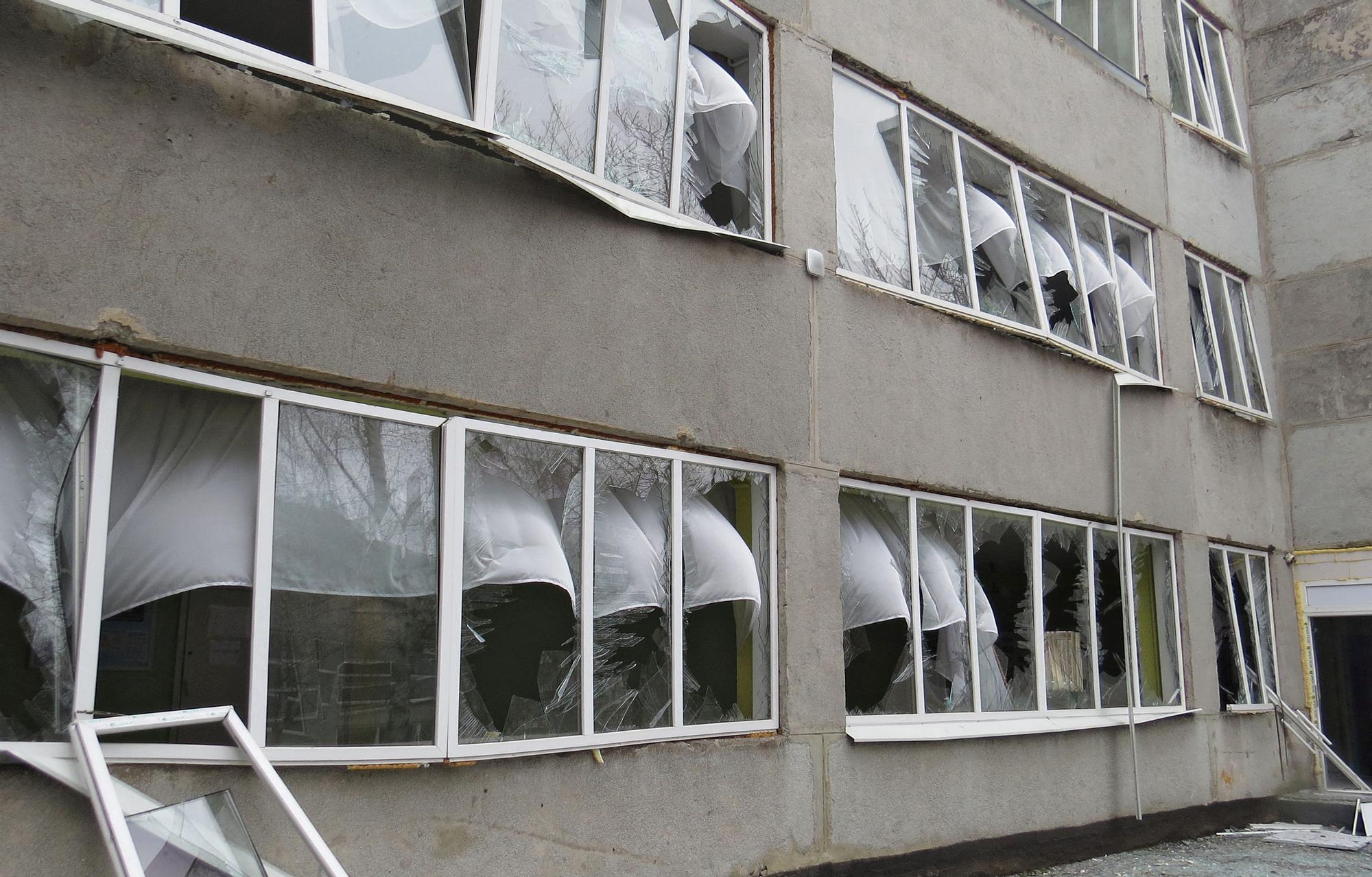 Tropes russes bombardegen l'hospital infantil de Mariúpol