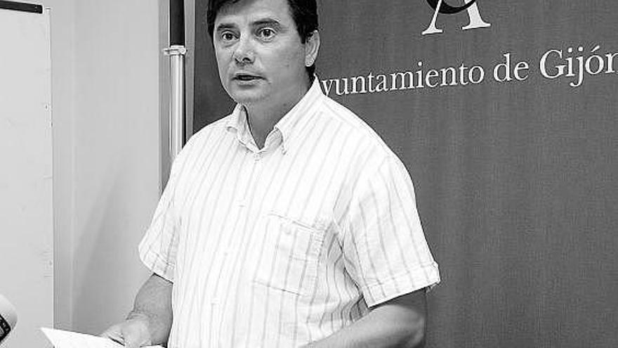 Pedro Sanjurjo, ayer, explicando las decisiones acordadas por la Junta de Gobierno.