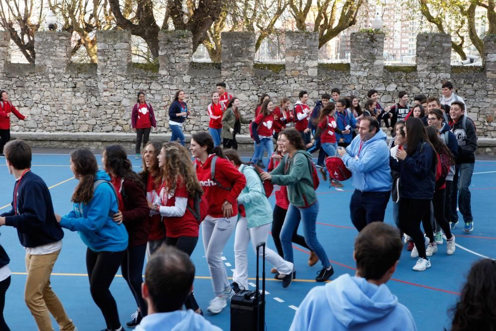 Jornada de puertas abiertas y juegos en el colegio Santo Ángel por la beatificación del fundador de la congregación.