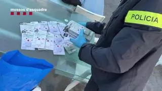 Un 'kit de vuelcos' para planificar mejor robar droga: los narcos usan inhibidores, grilletes, armas, placas falsas y geolocalizadores