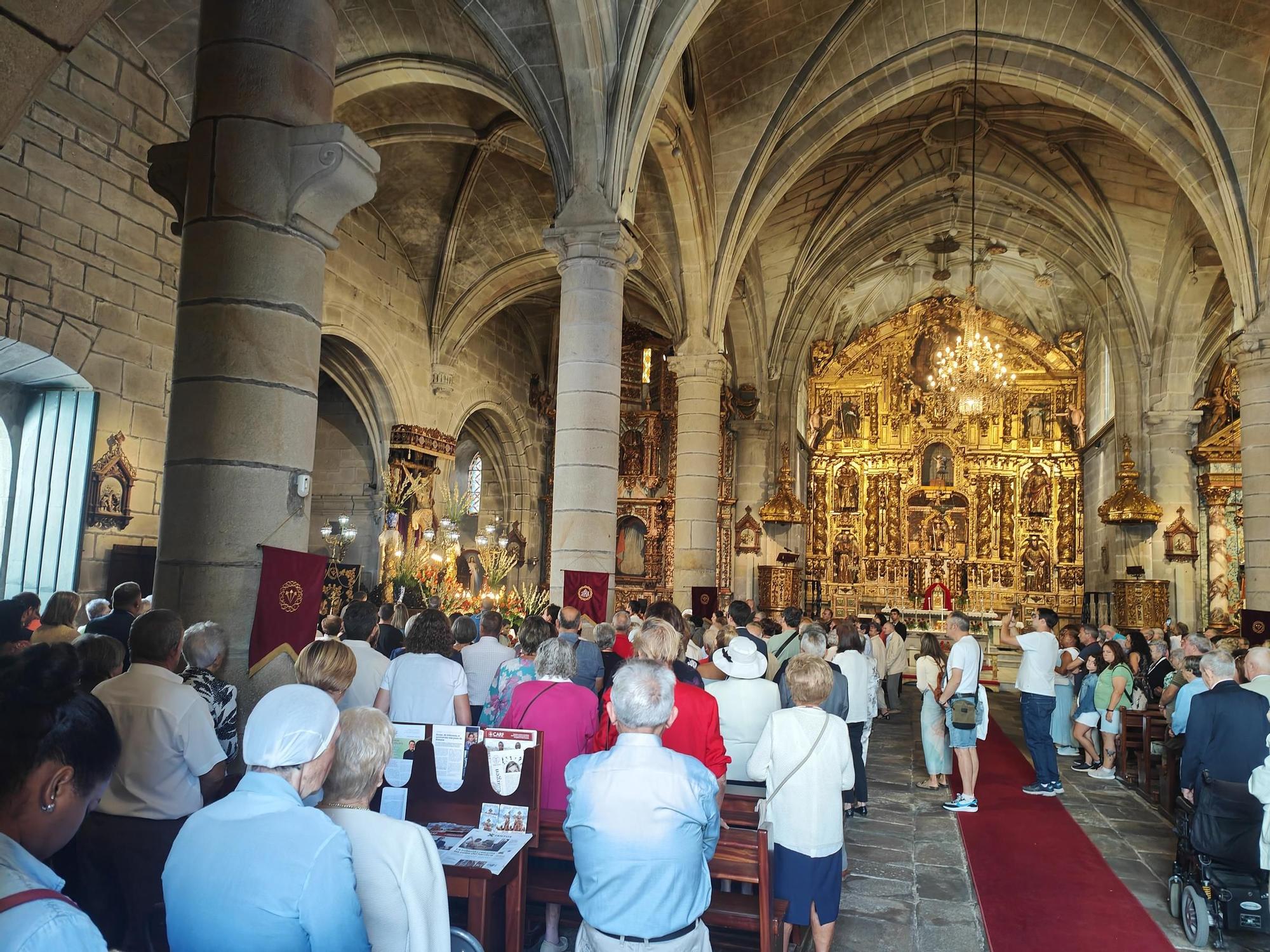 Astarot reúne a 4.000 personas en Cangas y Noname Djs abarrotan laa explanada de Ojea