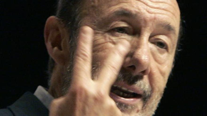 Pérez Rubalcaba durante su intervención en Santiago.