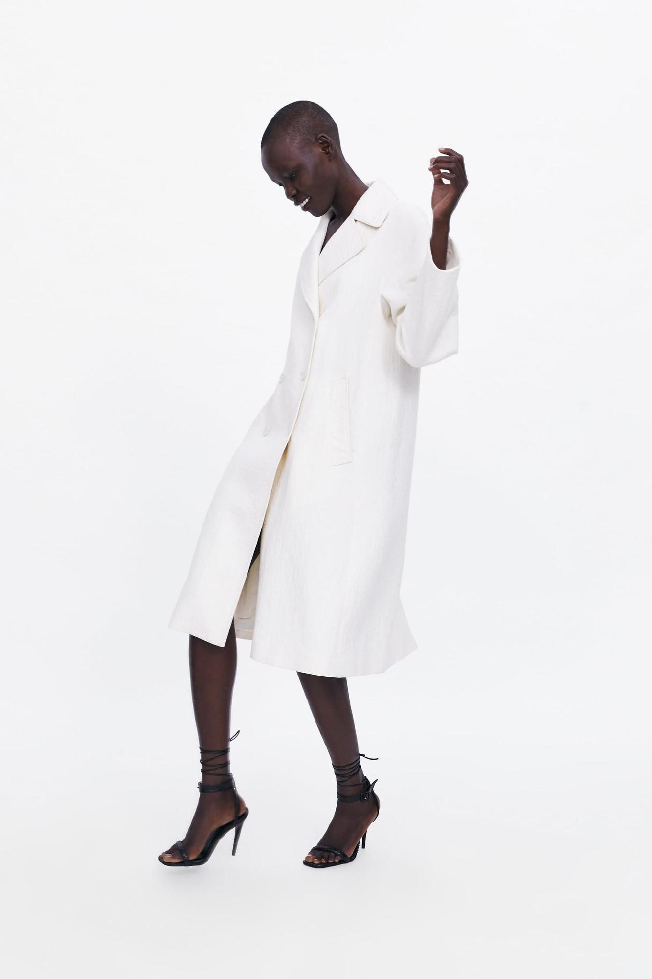 Abrigo blanco de Zara