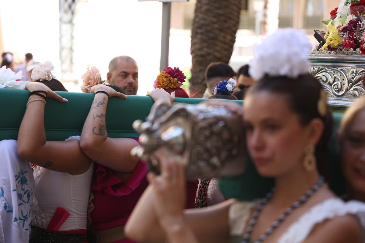 Elche demuestra su devoción rociera en su tradicional romería hacia el Pantano