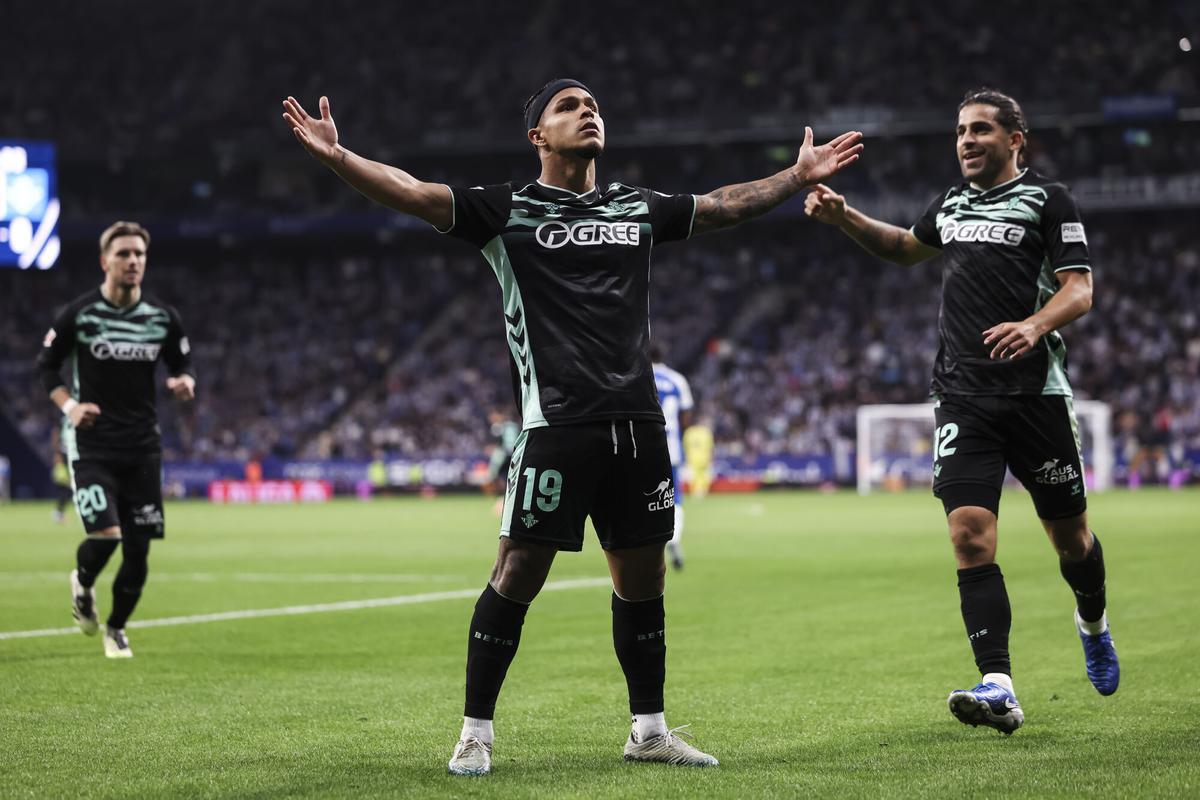 Cucho Hernandez of Real Betis Balompie celebrates a goal during the Spanish league, La Liga EA Sports, football match played between RCD Espanyol and Real Betis Balompie at RCDE Stadium on October 05, 2025 in Cornella, Barcelona, Spain. AFP7 05/10/2025 ONLY FOR USE IN SPAIN. Javier Borrego / AFP7 / Europa Press;2025;SPORT;ZSPORT;SOCCER;ZSOCCER;RCD Espanyol v Real Betis Balompie - La Liga EA Sports
