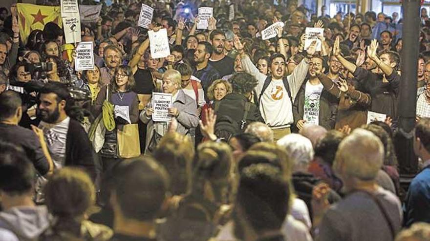 Protesta en Palma para pedir la &quot;libertad de los presos políticos&quot;.