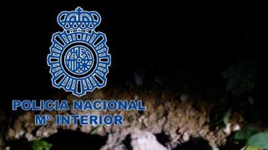 Hallan una granada antigua y deteriorada cerca de un colegio de Alicante