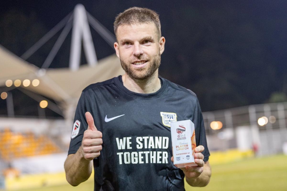 Illarramendi con la camiseta del Kitchee SC