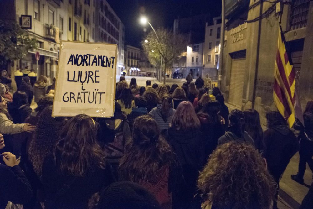 Unes 400 persones es manifesten a Manresa contra la violència masclista