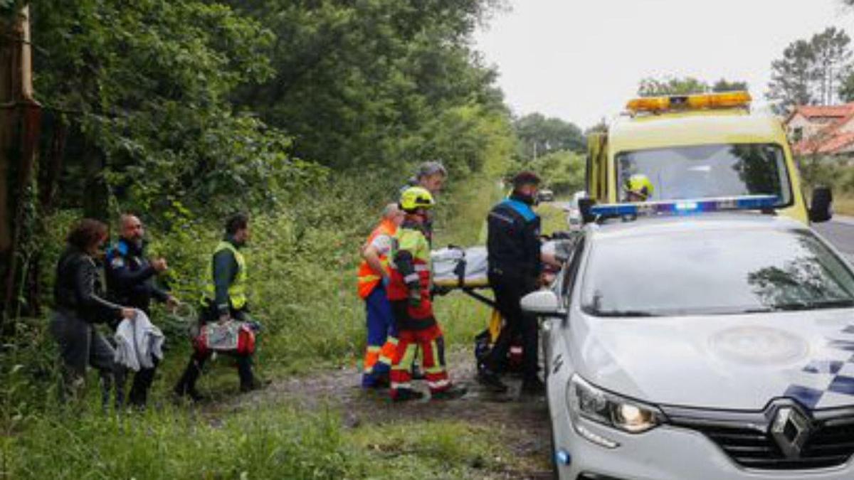 Trasladan al hospital a un hombre hallado inconsciente en Ponteareas