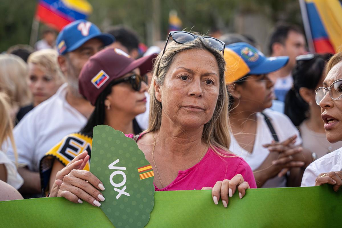 Barcelona. 03/08/2024. Internacional. Manifestación de venezolanos en Plaza Universitat por las elecciones del fin de semana pasado. AUTOR: Marc Asensio      Barcelona, Catalunya, España, Venezuela, venezolanos, manifestación, protesta, elecciones