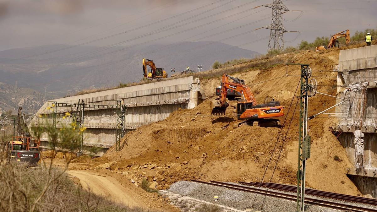 Trabajos en Álora para reabrir la línea del AVE entre Málaga y Madrid