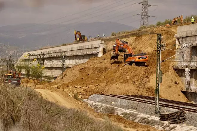 Trabajos en Álora para reabrir la línea del AVE entre Málaga y Madrid